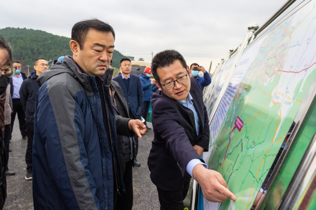 濟南市交通運輸事業(yè)發(fā)展中心領(lǐng)導調研S103濟棗線(xiàn)旅游公路建設情況